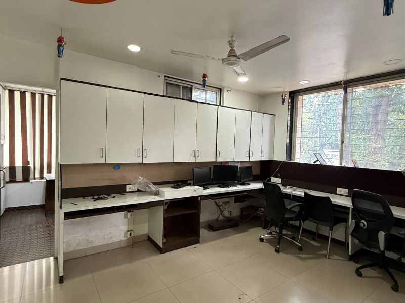 Elegant 900 Sqft Furnished Office Space near Balgandharva Chowk, Deccan – Ready to Move! Pune